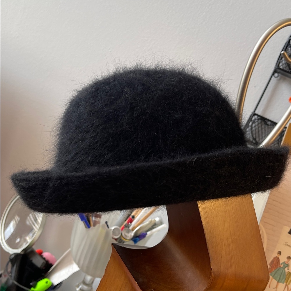 Lids Black Rolled Brim Cloche Hat - size M (vintage)